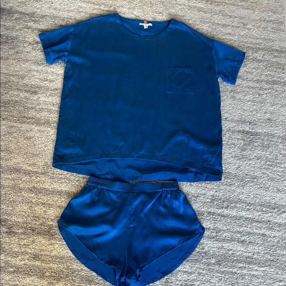 Lunya Washable Silk Tee/PJ Short Set. Blue. Size XS